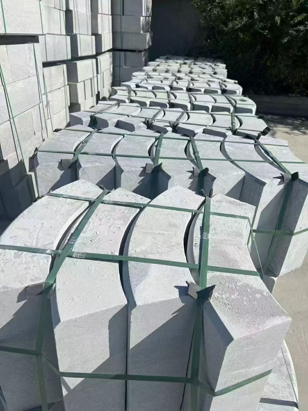 衢州 芝麻灰弧形路沿石