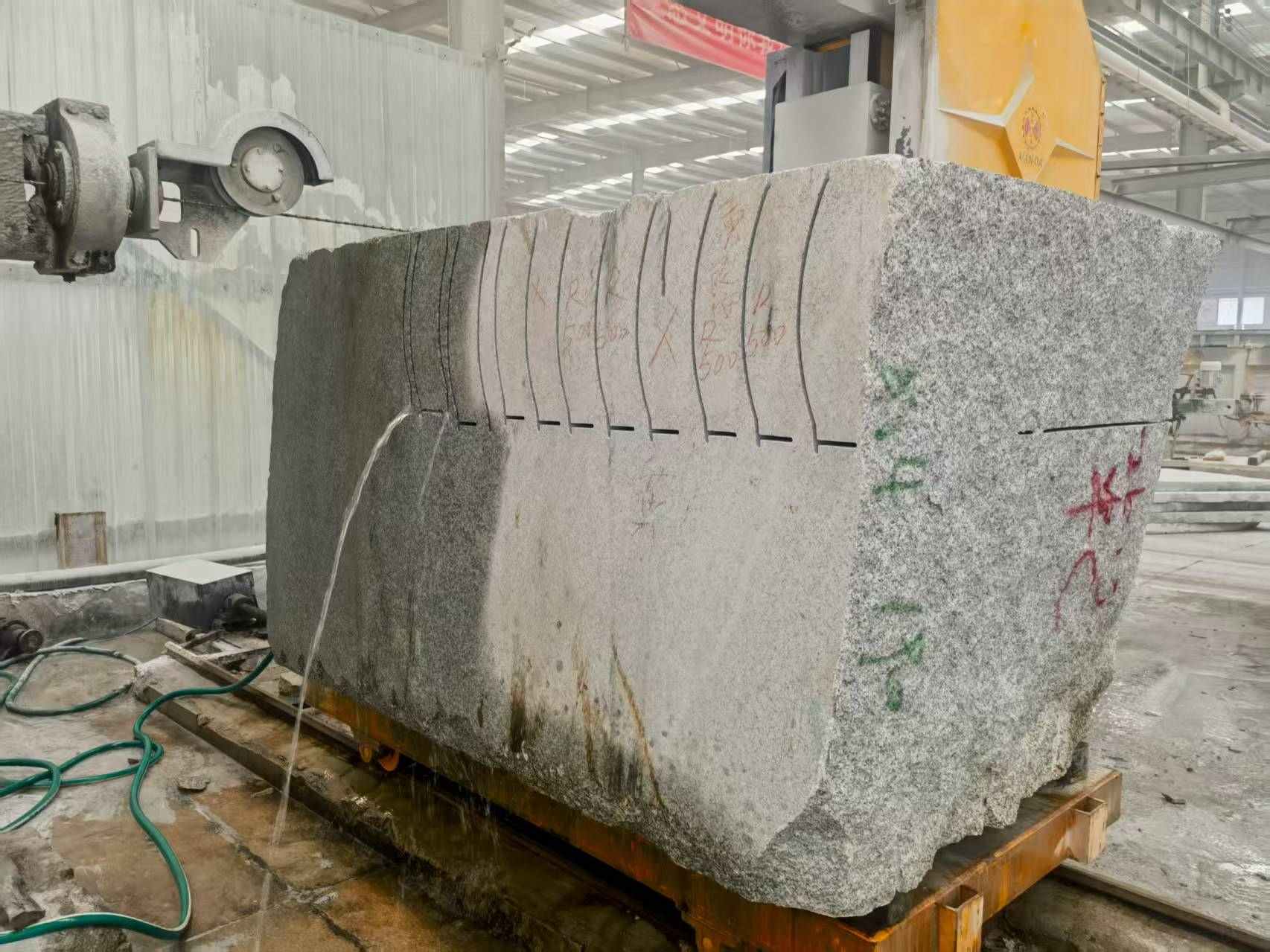 衢州 602，大花芙蓉白，绳锯加工弧形路沿石