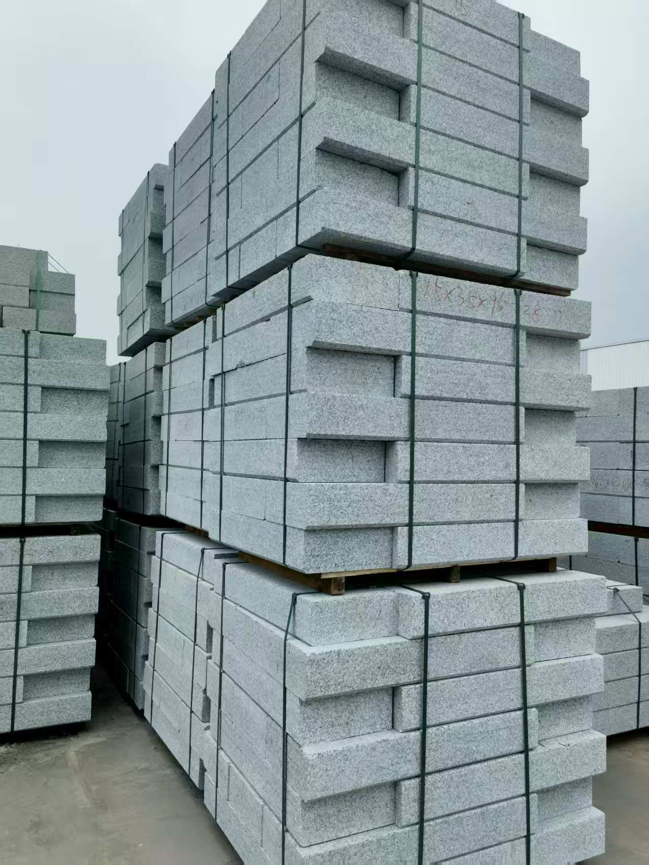 衢州 路沿石，板板正正的路沿石