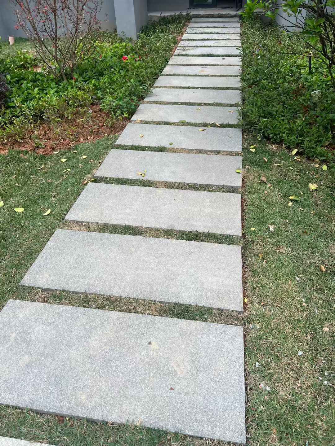 衢州 芝麻黑小区踏步、汀步石铺装效果